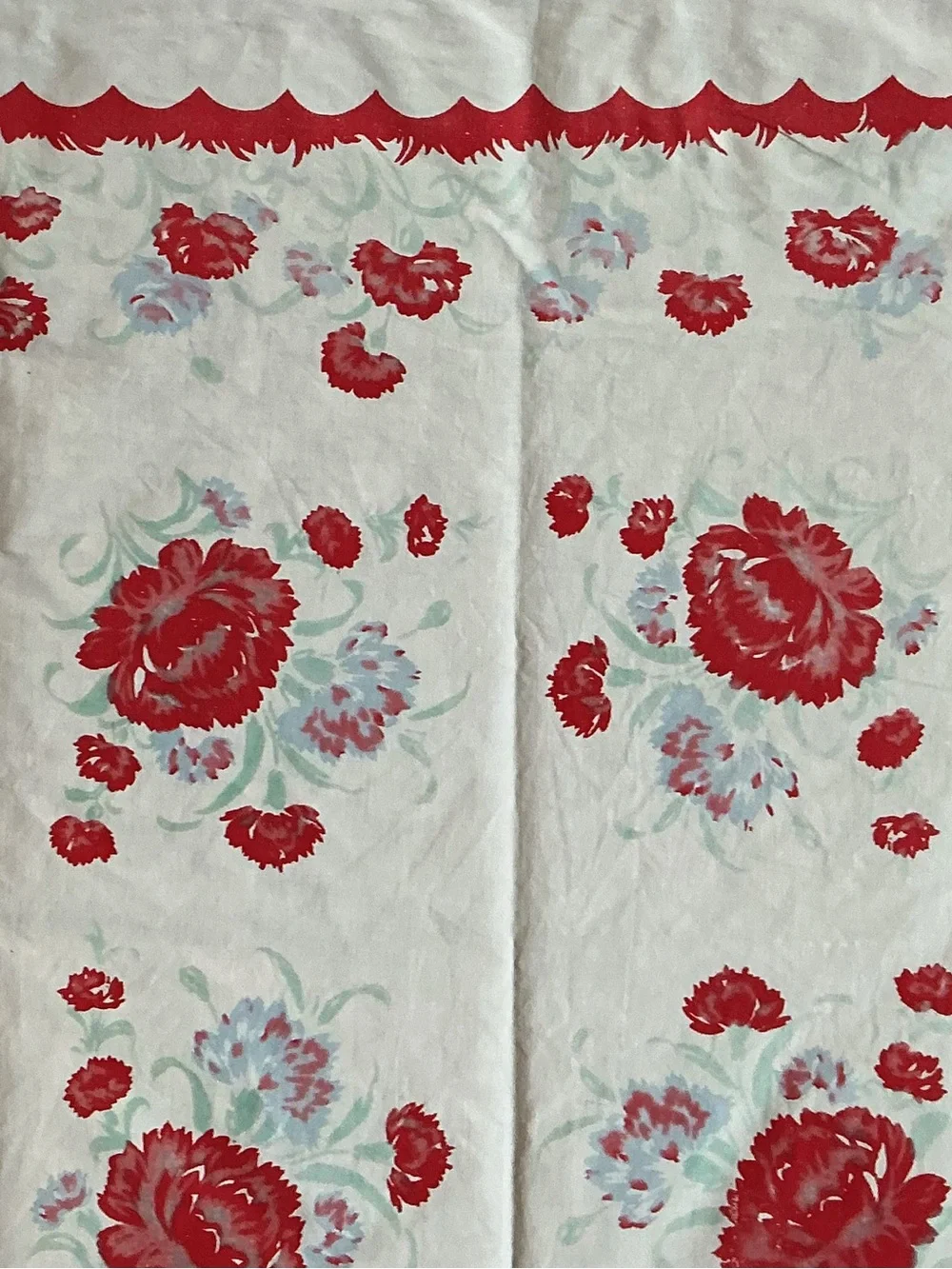 Vintage Scalloped Red Floral Cotton Tablecloth 1950’s Boho Rose Cottagecore